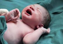 Intentó devolver a su nieto a la clínica donde nació «porque era muy feo»