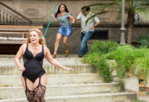 Una mujer persigue con una escoba a la amante de su marido y la escena se hace viral