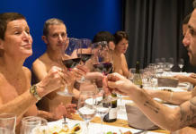 París abre el primer restaurante nudista del mundo y las imágenes enloquecen las redes