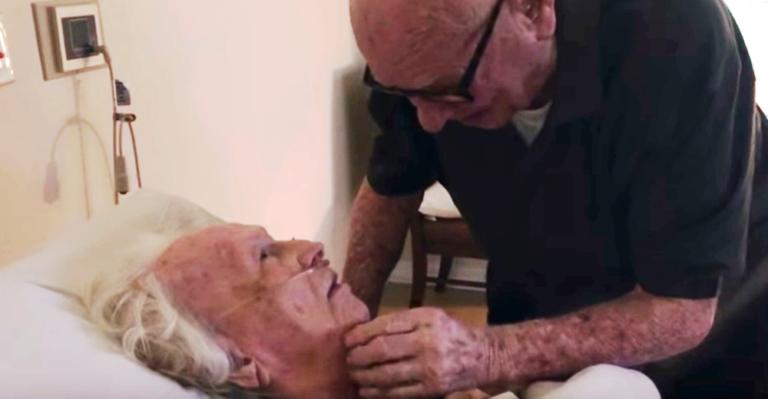 La romántica despedida de un anciano a su esposa tras 73 años de felicidad