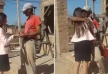 Un albañil rompe en llanto al ver a su hija terminar su carrera universitaria