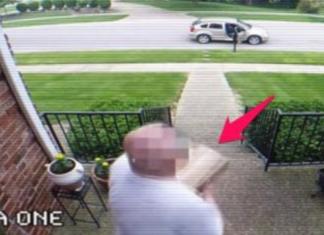 Le roban varios envíos y decide tomar la justicia por su mano…