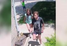 La cámara de seguridad graba la reacción de 3 niños tras hallar una billetera con 700 dólares