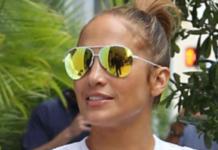 A sus 48 años, Jennifer López atrae todas las miradas con unos ceñidos pantalones blancos