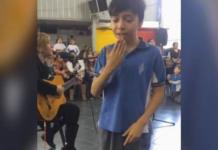 El emotivo homenaje de un niño para su madre sorda ha conmovido a miles de personas