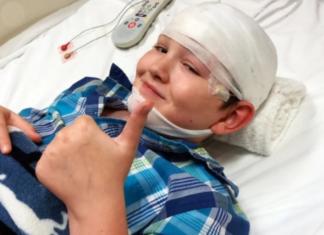 Un niño de 12 años sufre una rara enfermedad que lo ha convertido en “piedra”