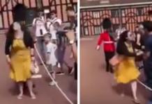 Un guardia real británico agrede a una turista que intentaba hacerse una foto
