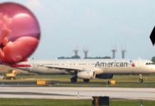 El personal de limpieza halla a un bebé abandonado en el baño de uno de sus aviones