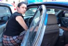 Descubren a una madre que encerró a su hija en el auto a 38 grados para irse de compras