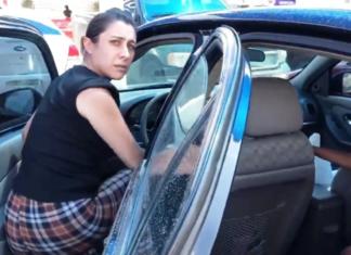 Descubren a una madre que encerró a su hija en el auto a 38 grados para irse de compras