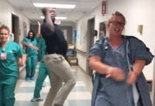 Una mujer baila efusivamente durante su trabajo de parto y causa sensación en las redes