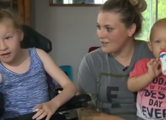 Una niña con parálisis cerebral salva a su hermano menor de un trágico accidente