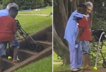 El emotivo momento en el que un pequeño ayuda a una abuela en apuros al subir las escaleras
