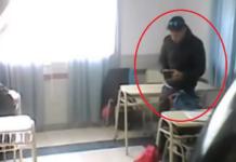 Un grupo de alumnos descubre a través de una cámara quién les robaba en el aula de clases
