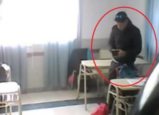 Un grupo de alumnos descubre a través de una cámara quién les robaba en el aula de clases