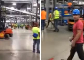 Despiden a un empleado por racismo y todos sus compañeros salieron con él