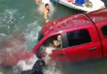 Una familia sobrevive gracias a la rápida actuación de quienes se lanzaron a rescatarlos