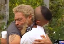 Conmovedor reencuentro de un hijo con su papá perdido hace décadas tras verlo en las noticias