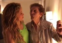 Shakira le rinde un emotivo homenaje a la abuela de Piqué durante su concierto