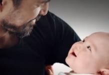 La reacción de un bebé al escuchar los latidos de su mamá en el hombre al que donó su corazón