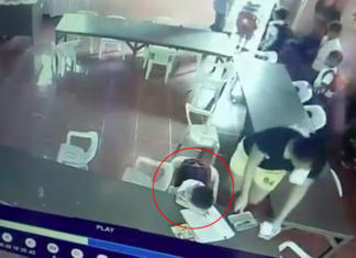 La divertida confusión de un pequeño sonámbulo tras quedarse dormido en clase Niño dormido en clase