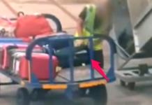 Sorprenden «in fraganti» a un maletero robando del equipaje de un pasajero en un aeropuerto