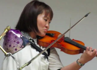 Manami Ito, una violinista que con sólo un brazo sorprende por su impecable talento Manami Ito
