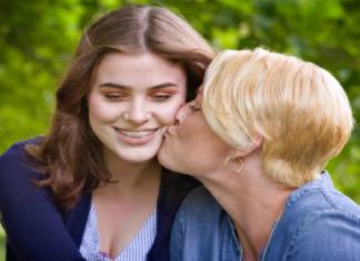 El mundo se conmueve con el gesto de una joven de 17 años con su madre enferma de cáncer