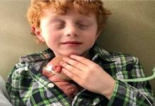 El emotivo momento en el que un niño de 3 años le da la bienvenida a su hermanito