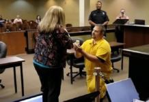 Oficial queda en shock al ver entrar a su novio esposado en la corte y «declararse culpable»