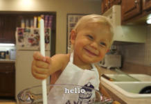 Un pequeño repostero de apenas 2 años protagoniza un vídeo que lo convierte en una celebridad Roman YouTube