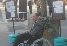 Chófer echa a todos sus pasajeros del autobús por no ayudar a un hombre en silla de ruedas