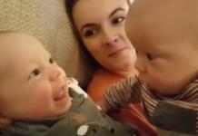 Un adorable vídeo muestra la primera conversación de 2 hermanas gemelas recién nacidas