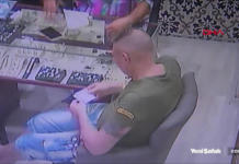 Un hombre revela la insólita razón por la que tragó un anillo de diamantes de 40 mil dólares Ian Campbell