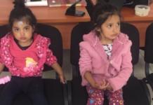 «Espérenme aquí» – Una madre abandona a sus hijas de 2 y 3 años en una concurrida calle