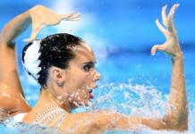 La rutina con la que esta conocida nadadora ha batido un récord mundial