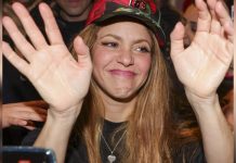 Shak cumple el sueño de un fan que viajó diez horas en coche para que le firme su Twingo